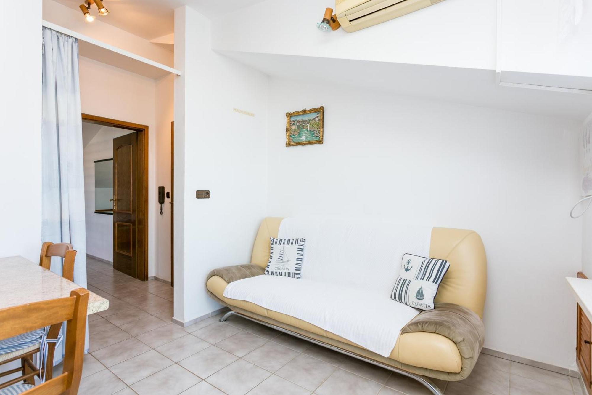 Seaside Apartments With A Swimming Pool Okrug Gornji, Ciovo - 11374 Trogir Quarto foto