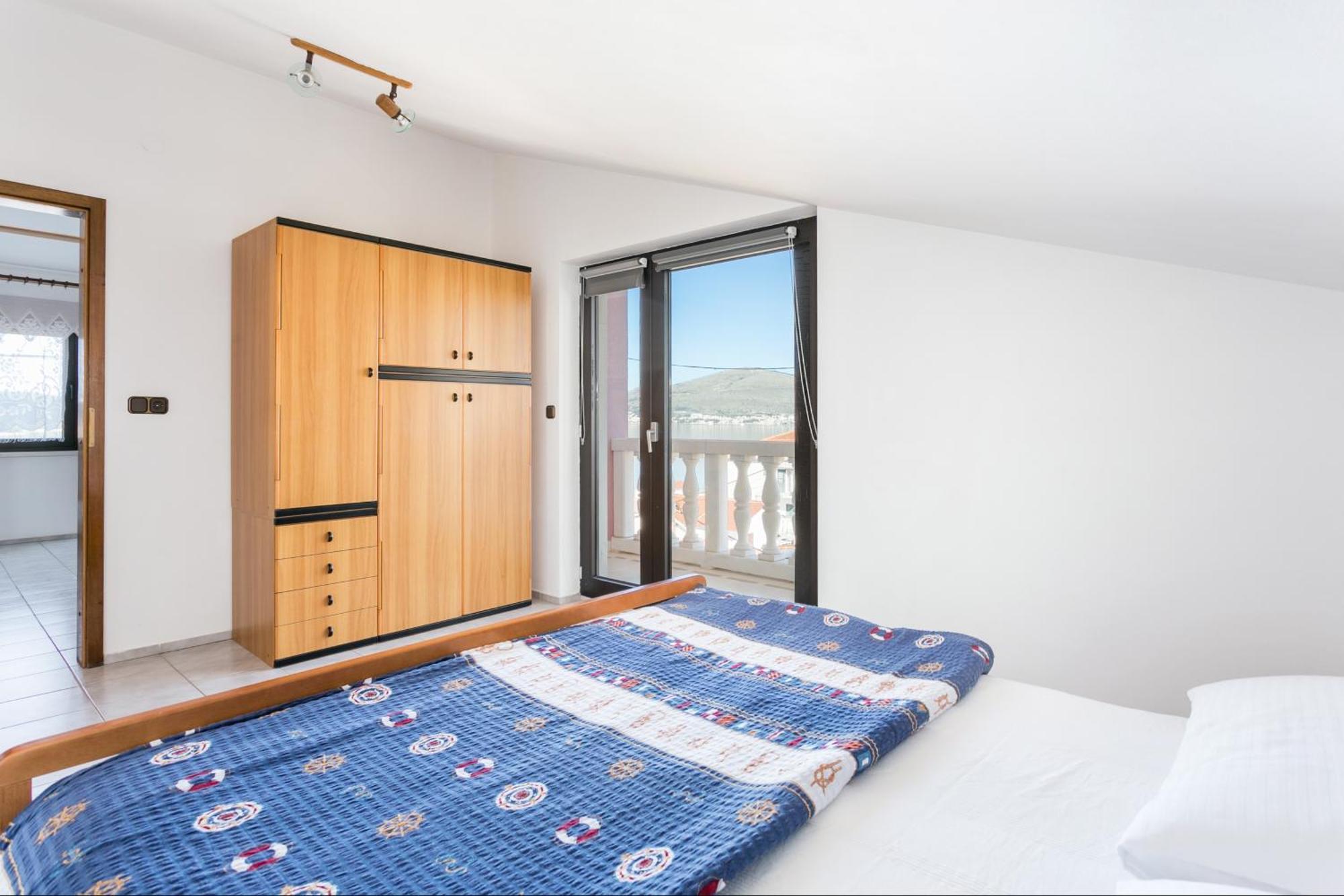 Seaside Apartments With A Swimming Pool Okrug Gornji, Ciovo - 11374 Trogir Quarto foto
