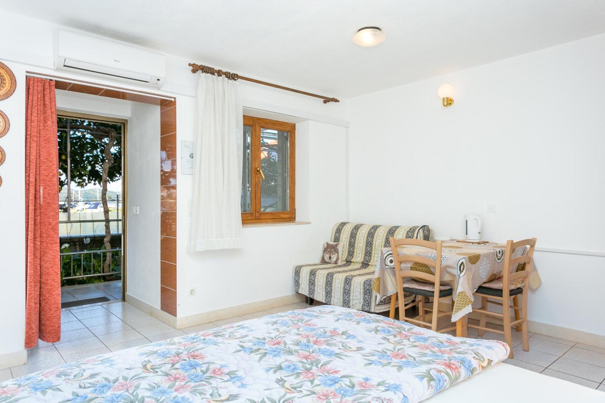 Seaside Apartments With A Swimming Pool Okrug Gornji, Ciovo - 11374 Trogir Quarto foto